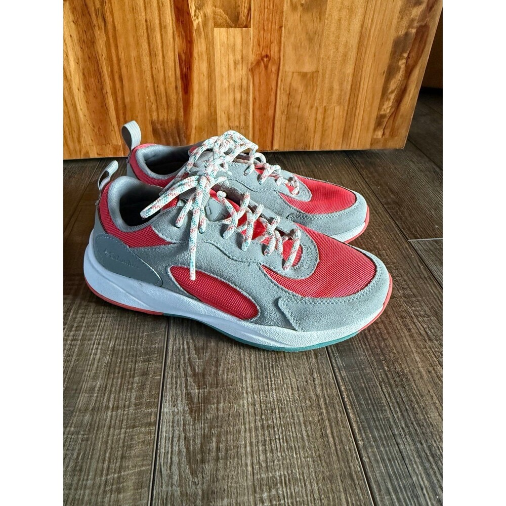 Women’s Columbia Horizons Lane Waterproof Hiking Sneakers Sz. 7
